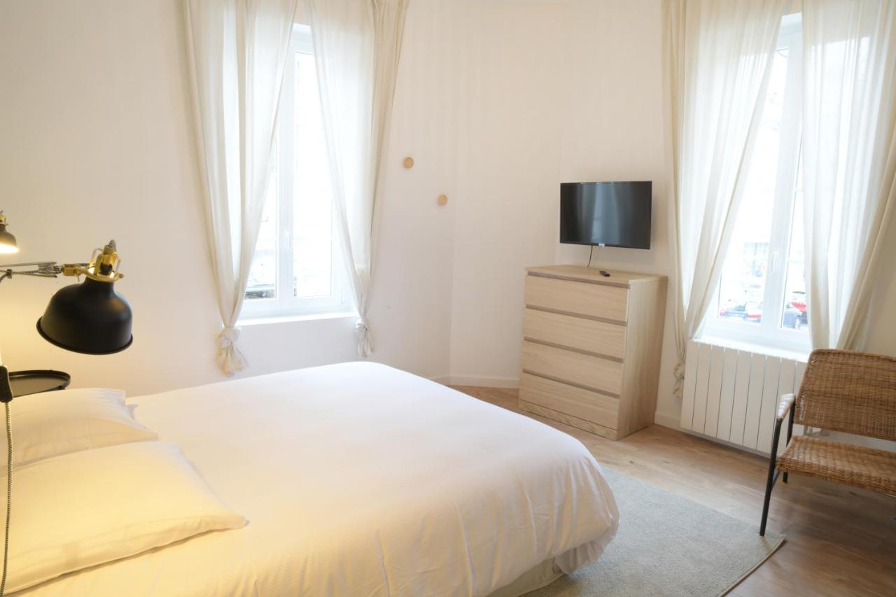 T3 de charme situé en hyper centre avec wifi, netflix, linge, draps, savons et serviettes fournis Cognac Habitación foto