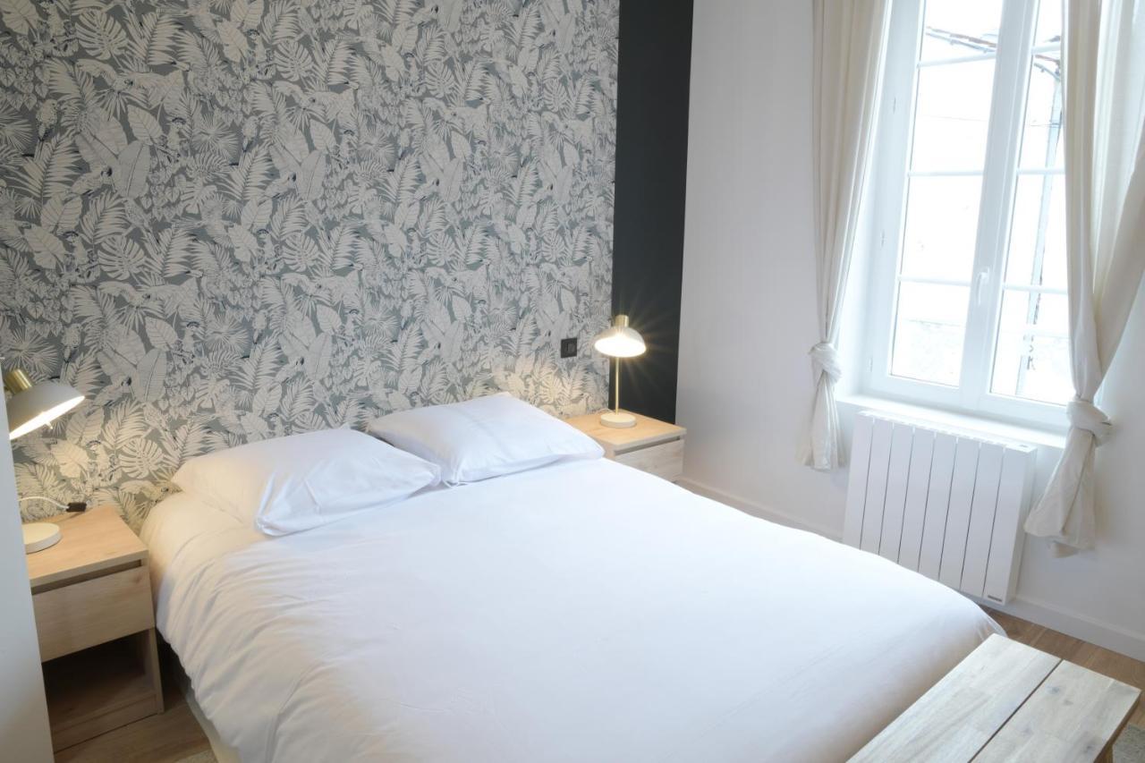T3 de charme situé en hyper centre avec wifi, netflix, linge, draps, savons et serviettes fournis Cognac Habitación foto