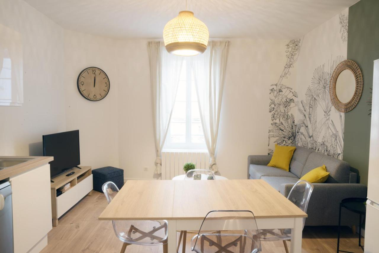 T3 de charme situé en hyper centre avec wifi, netflix, linge, draps, savons et serviettes fournis Cognac Habitación foto