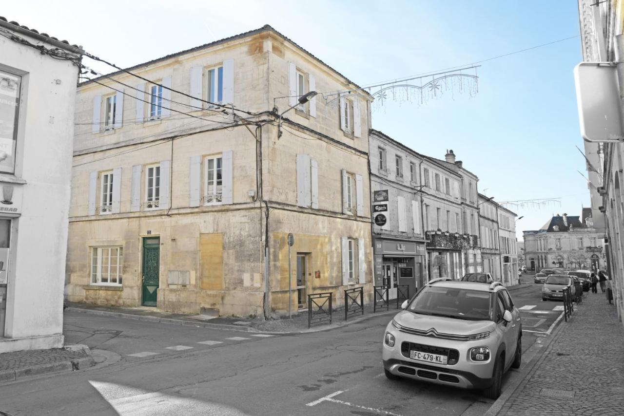 T3 de charme situé en hyper centre avec wifi, netflix, linge, draps, savons et serviettes fournis Cognac Exterior foto
